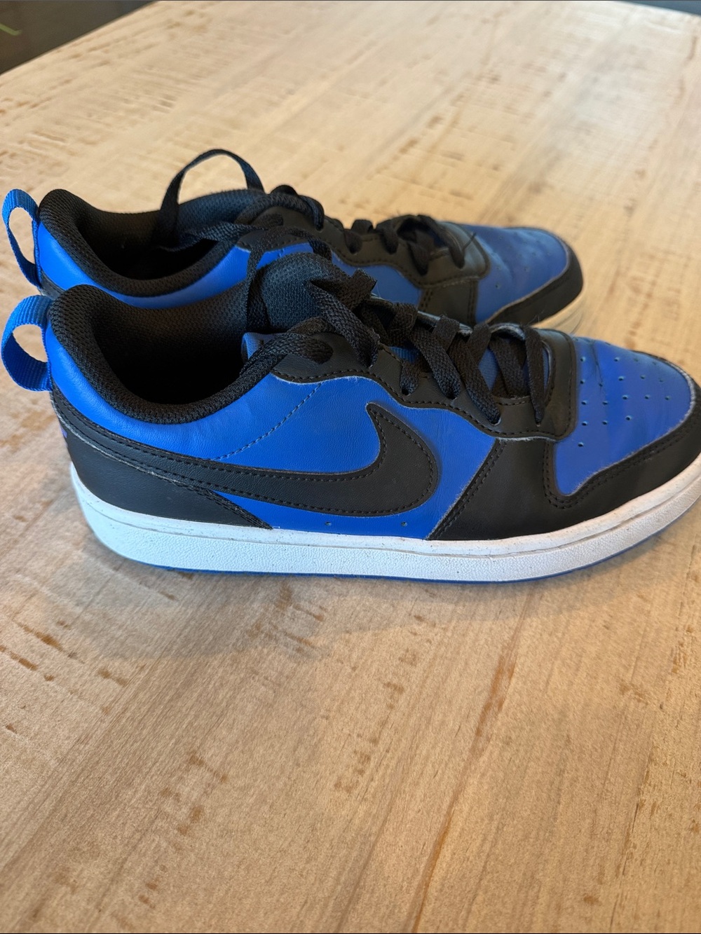 Nike Kids Royal Blue and Black Low-Top Sneakers